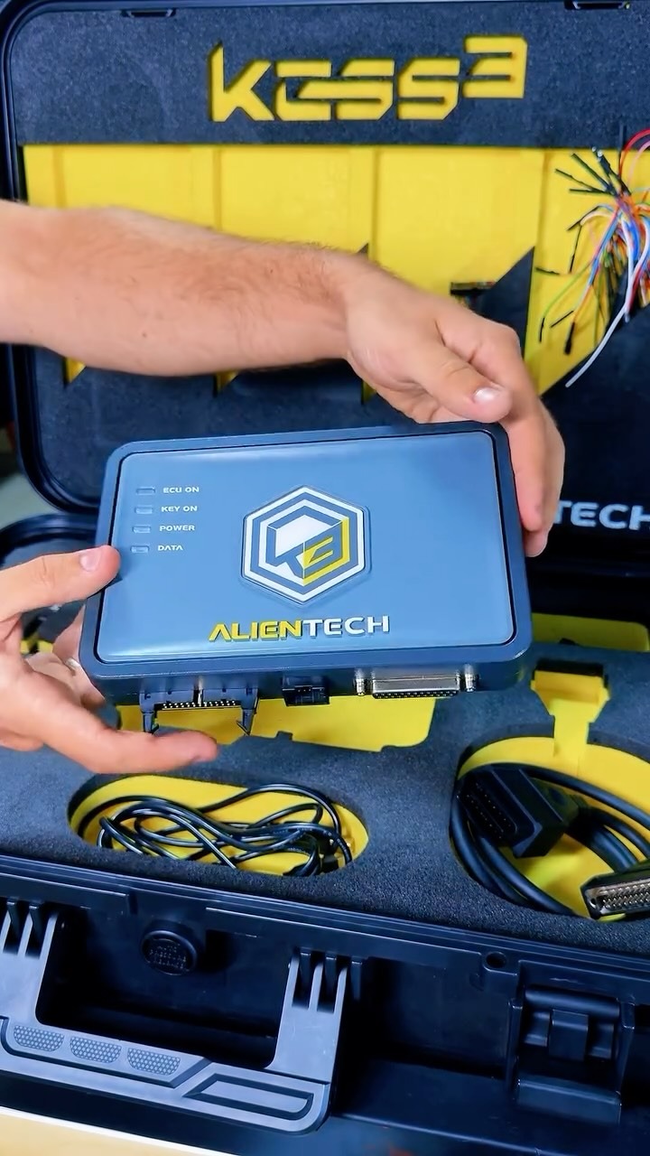 Equipamento Alientech KESS3 usado para leitura da ECU do veículo